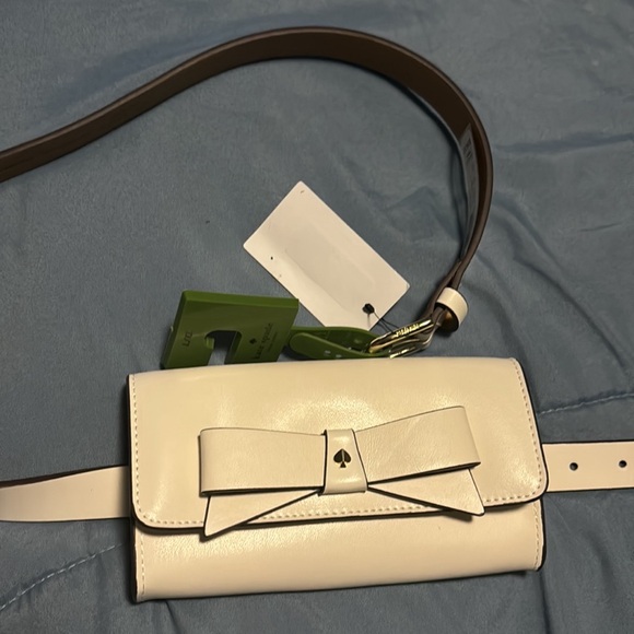 kate spade Handbags - NWT KATE SPADE 🤍 Creme Belt Bag 💼